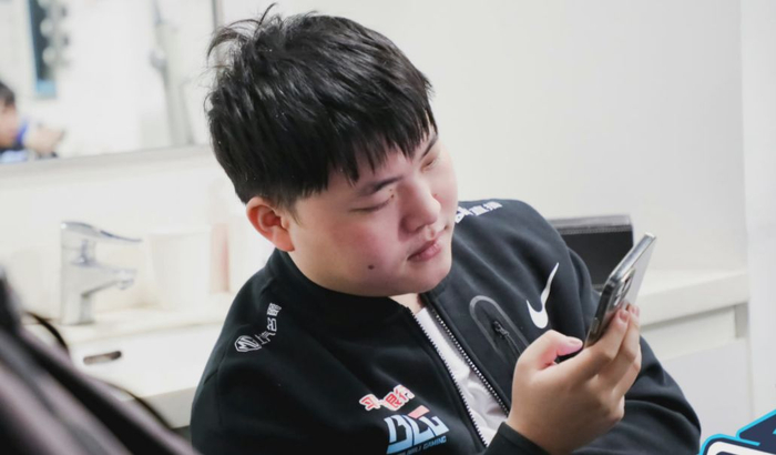 热传：Uzi首轮对皇社确定将(uzi经典比赛完整视频)